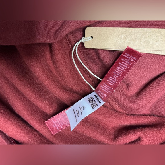 SKIMS Cotton Fleece Classic Zip Up Hoodie in Merlot Size Large Relaxed Fit NWT - Picture 14 of 15